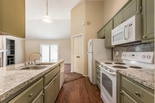 Photo 3 — 904 Merlin Circle, Norman, OK 73072