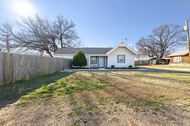 Photo 2 — 825 S 3rd Avenue, Purcell, OK 73080