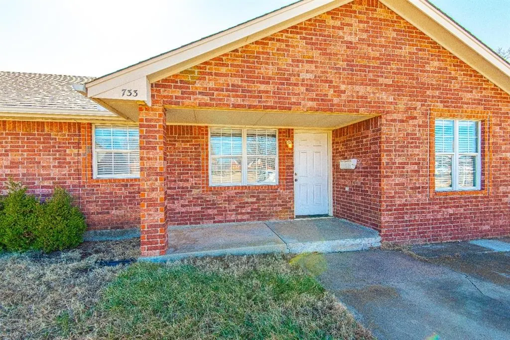 Front exterior — 733 N Norman Avenue, Moore, OK 73160