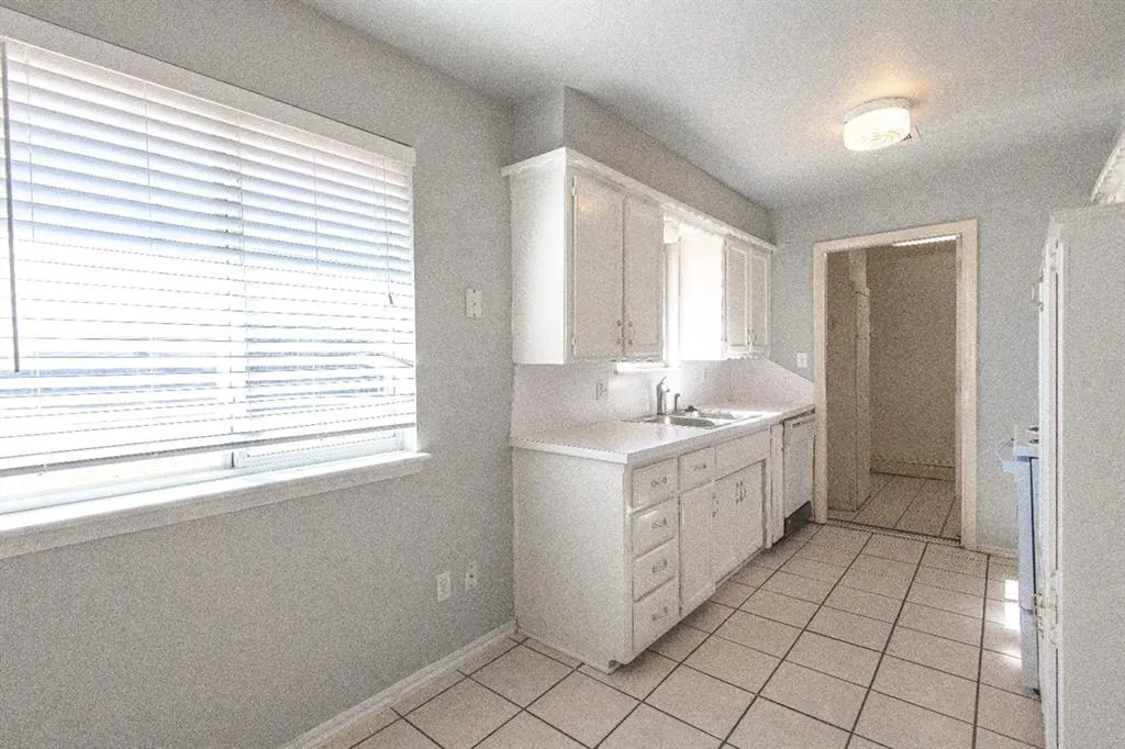 Photo 6 — 733 N Norman Avenue, Moore, OK 73160
