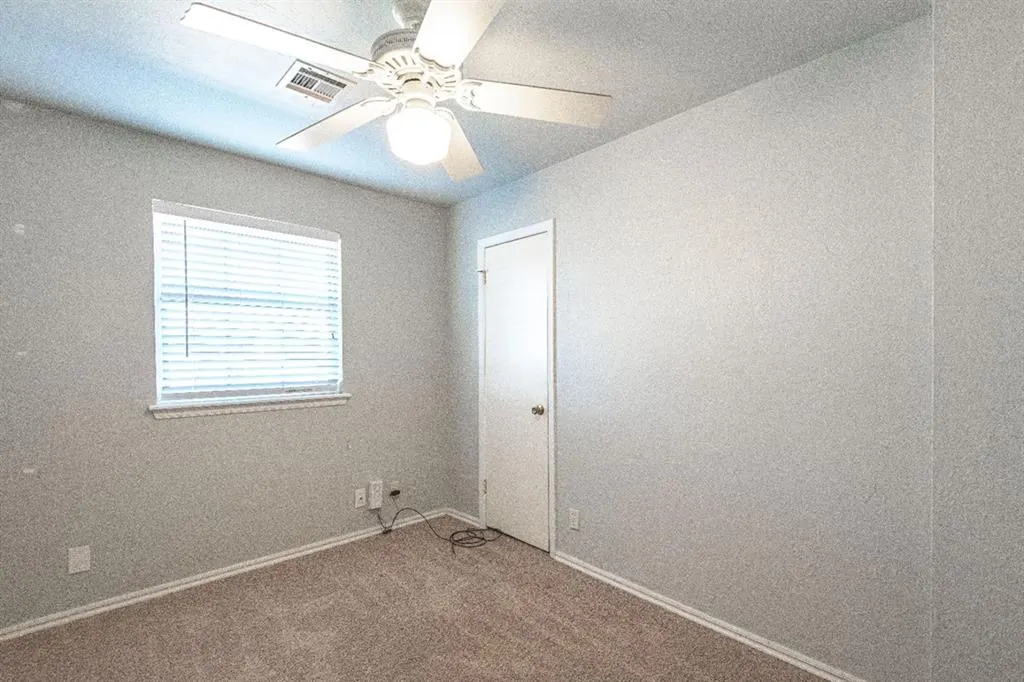Photo 9 — 733 N Norman Avenue, Moore, OK 73160