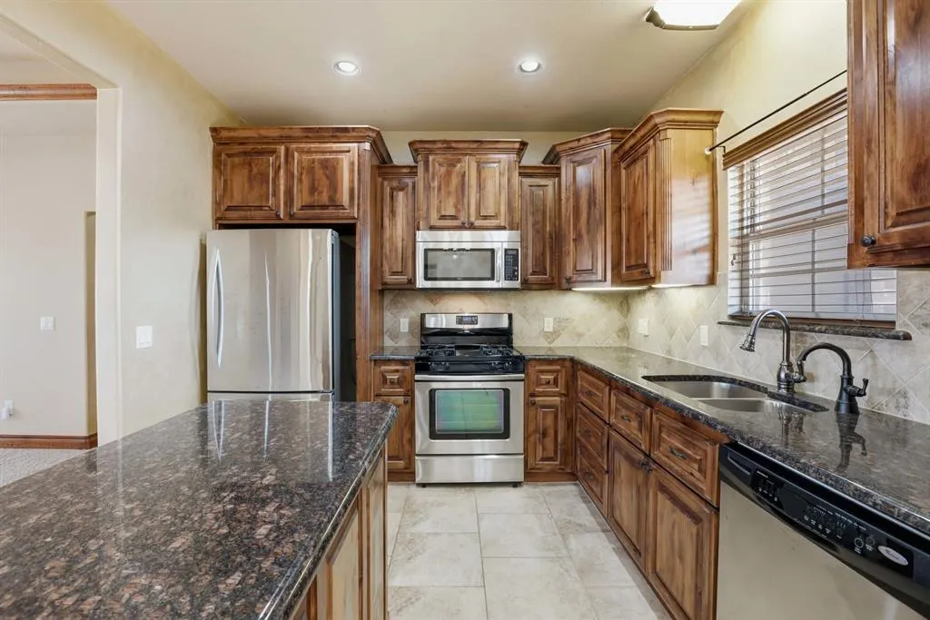Photo 6 — 7031 E Cherokee Crossing, Warr Acres, OK 73132
