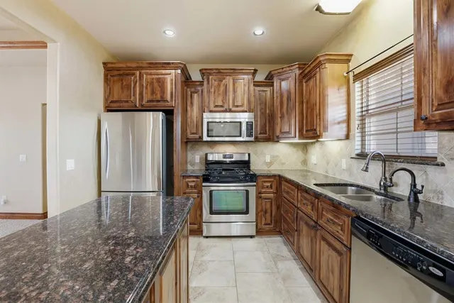 Photo 6 — 7031 E Cherokee Crossing, Warr Acres, OK 73132