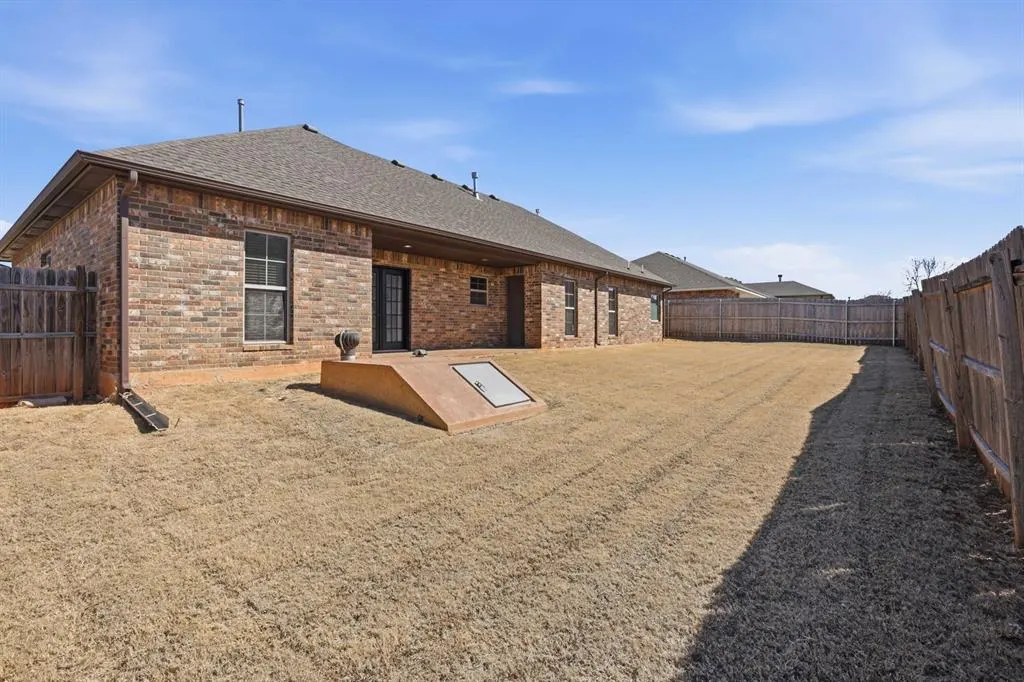 Photo 18 — 7031 E Cherokee Crossing, Warr Acres, OK 73132