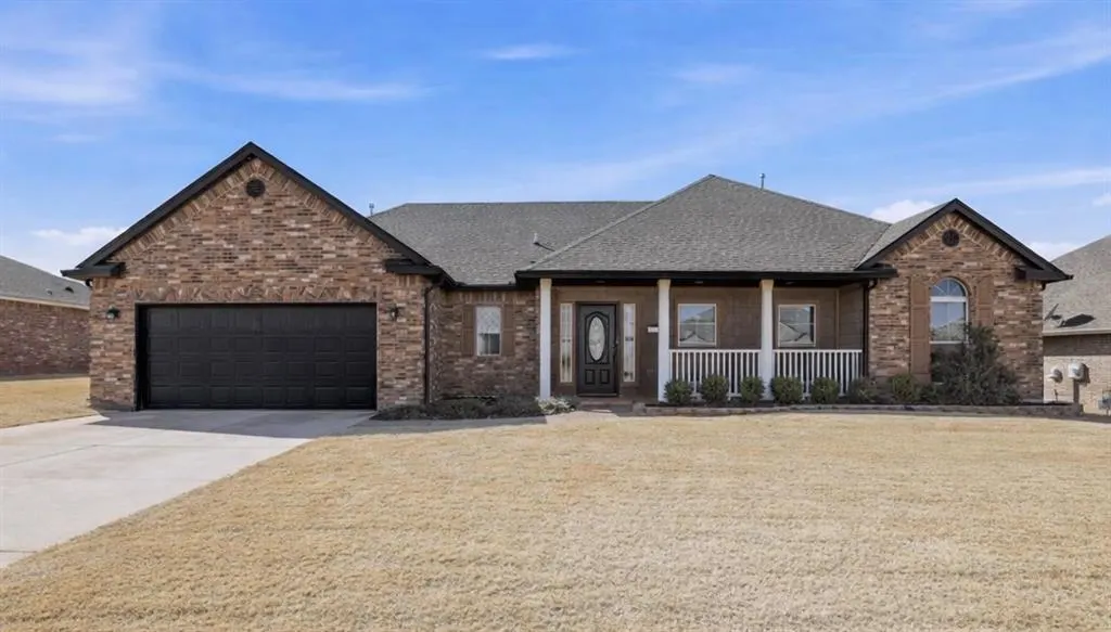 Front exterior — 7031 E Cherokee Crossing, Warr Acres, OK 73132