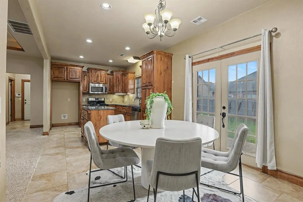 Photo 8 — 7031 E Cherokee Crossing, Warr Acres, OK 73132