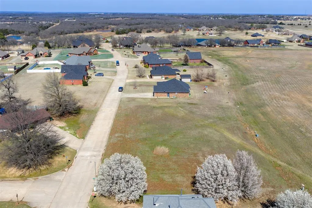 Photo 4 — Wilshire Drive, Prague, OK 74864