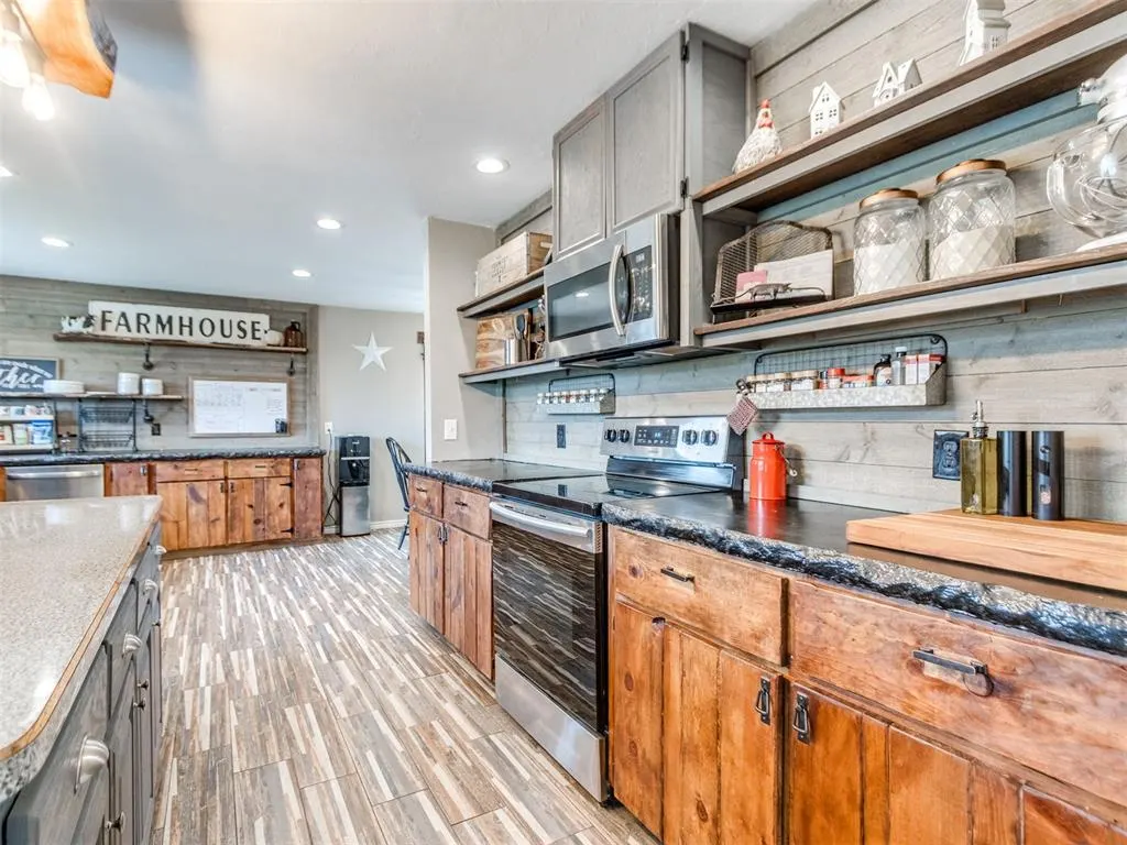 Photo 19 — 11500 Carriage Drive, Yukon, OK 73099