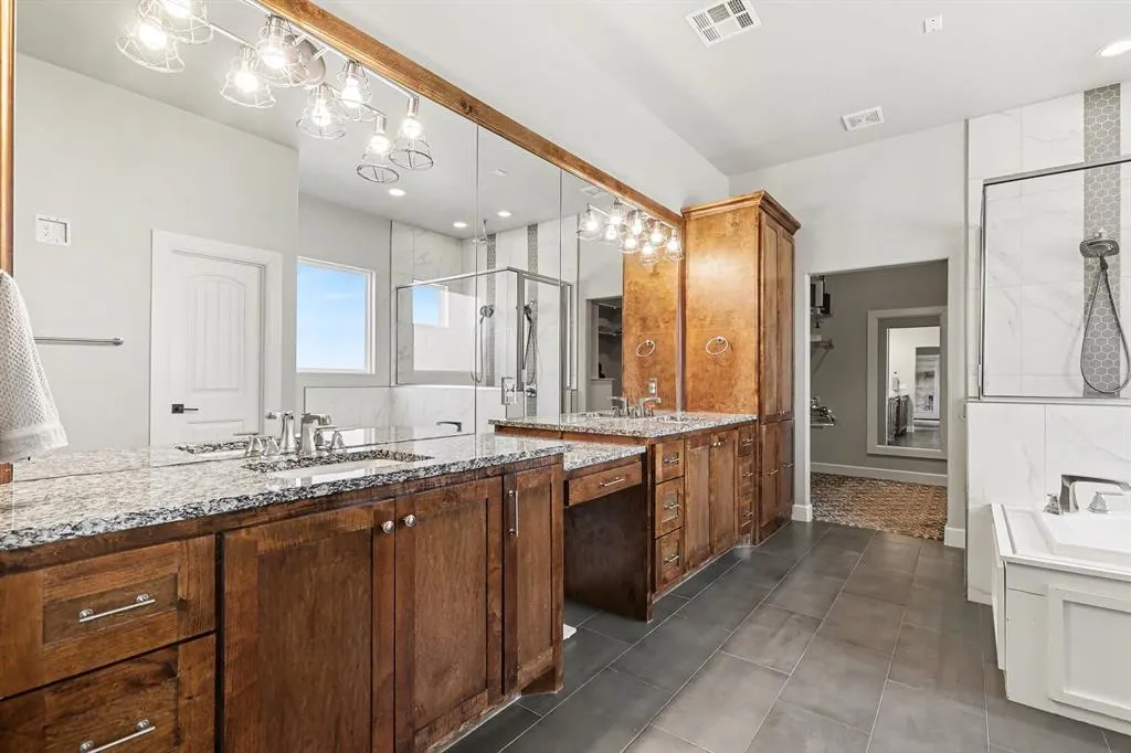 Photo 17 — 2410 Veneterra View, Edmond, OK 73034