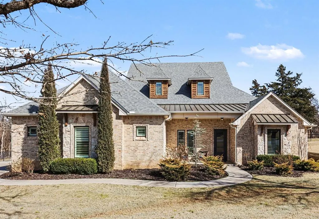 Front exterior — 2410 Veneterra View, Edmond, OK 73034