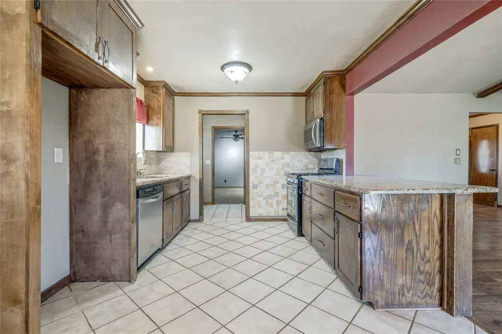 Photo 28 — 2424 SW 100th Street, Oklahoma City, OK 73159