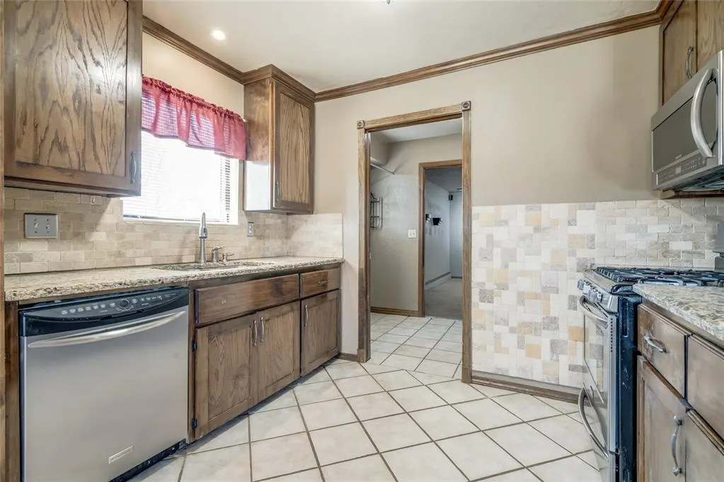 Photo 29 — 2424 SW 100th Street, Oklahoma City, OK 73159