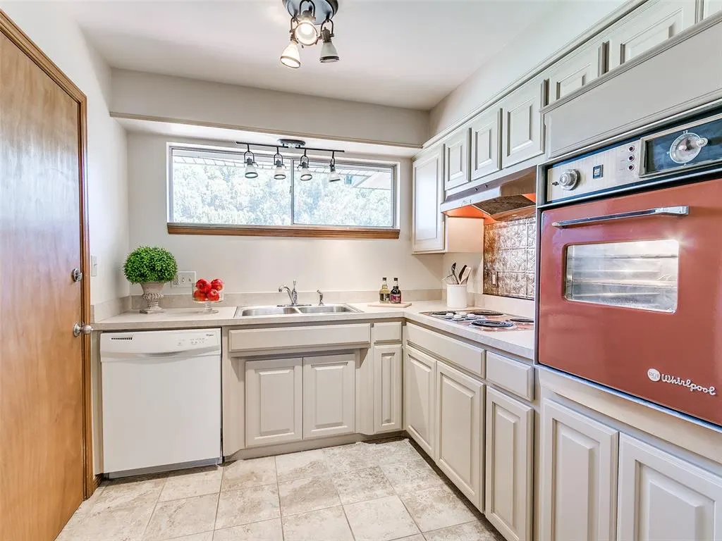 Photo 19 — 5709 NW 64th Street, Warr Acres, OK 73132