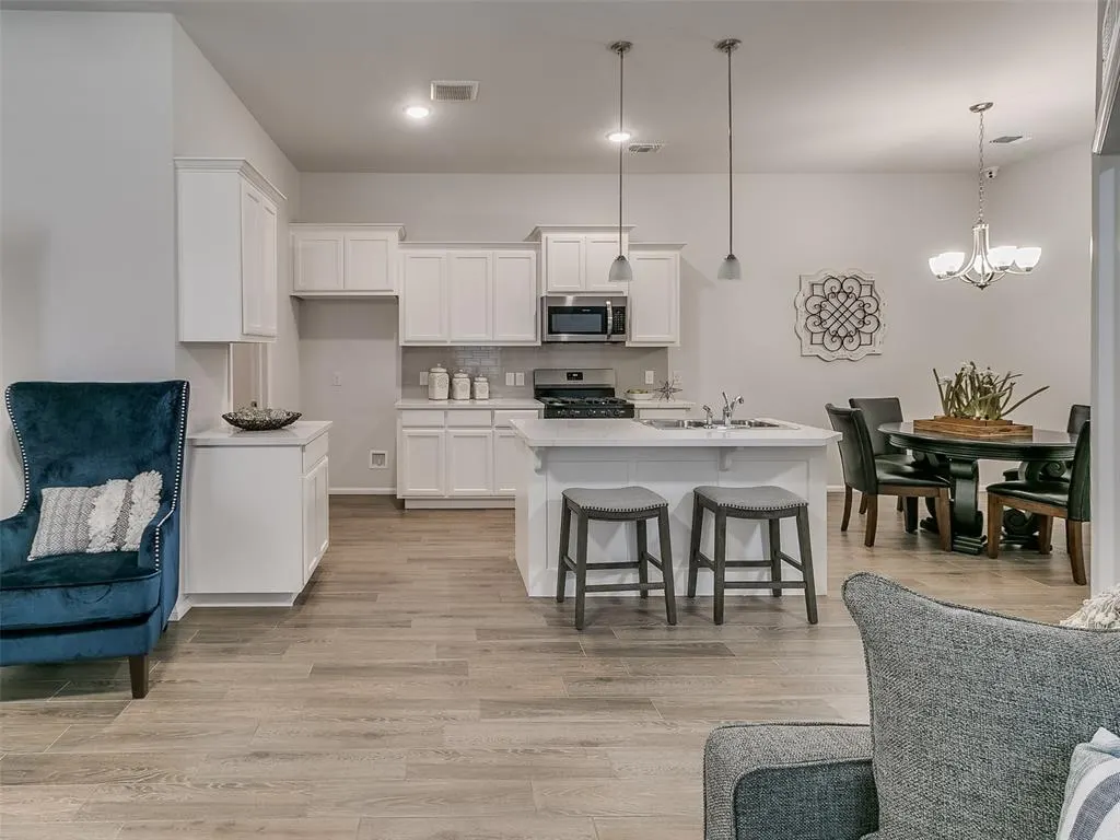 Photo 4 — 2521 Finesilver Lane, Oklahoma City, OK 73128