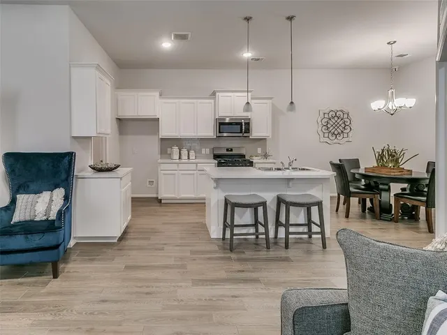 Photo 4 — 2521 Finesilver Lane, Oklahoma City, OK 73128