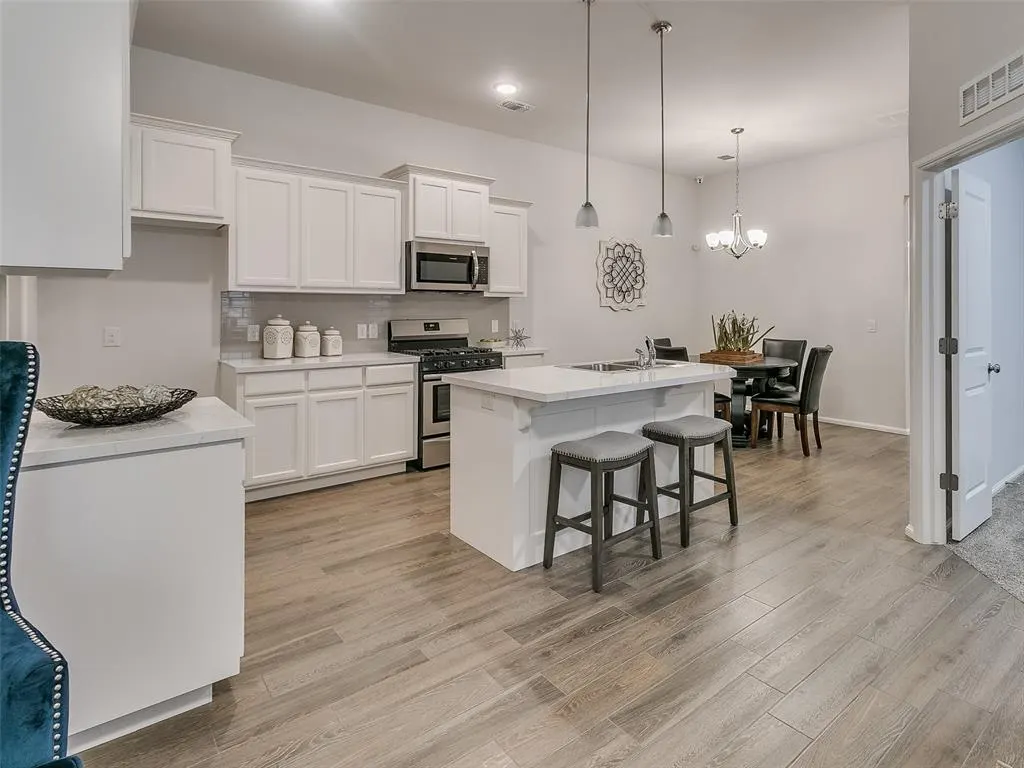 Photo 5 — 2521 Finesilver Lane, Oklahoma City, OK 73128