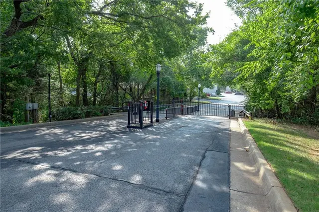 Photo 2 — 827 Red Bird Lane B, Norman, OK 73072