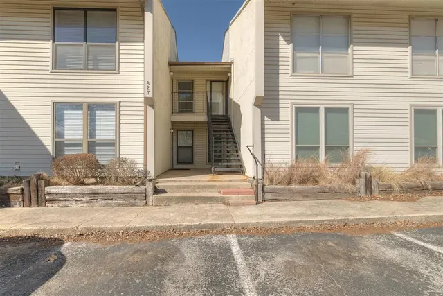 Photo 3 — 827 Red Bird Lane B, Norman, OK 73072