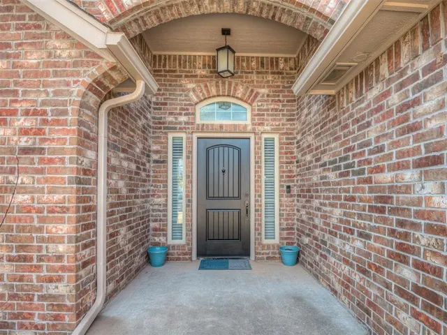 Photo 2 — 4017 Acoma Drive, Moore, OK 73160