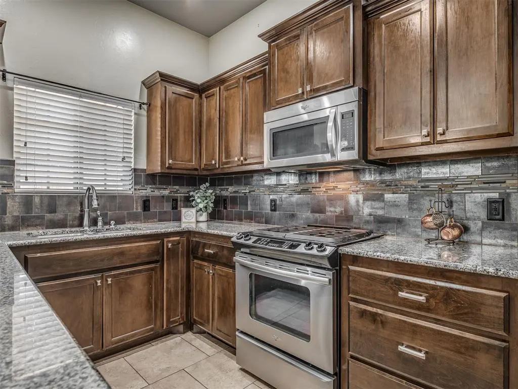 Photo 4 — 4017 Acoma Drive, Moore, OK 73160
