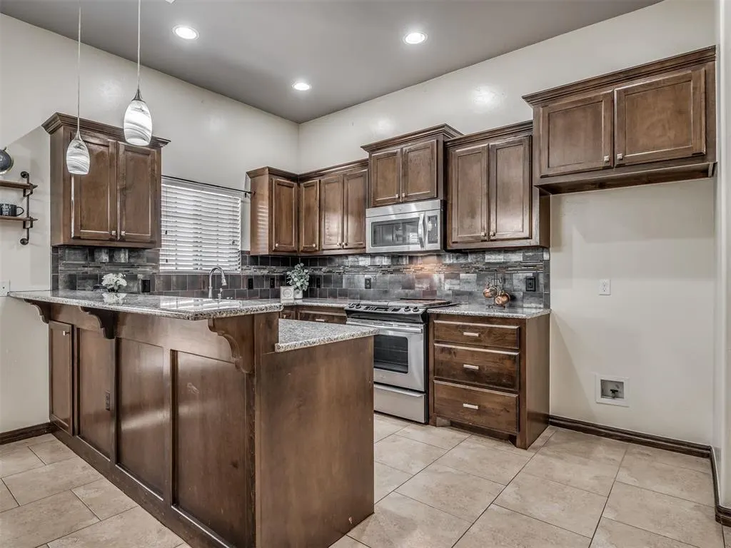 Photo 3 — 4017 Acoma Drive, Moore, OK 73160