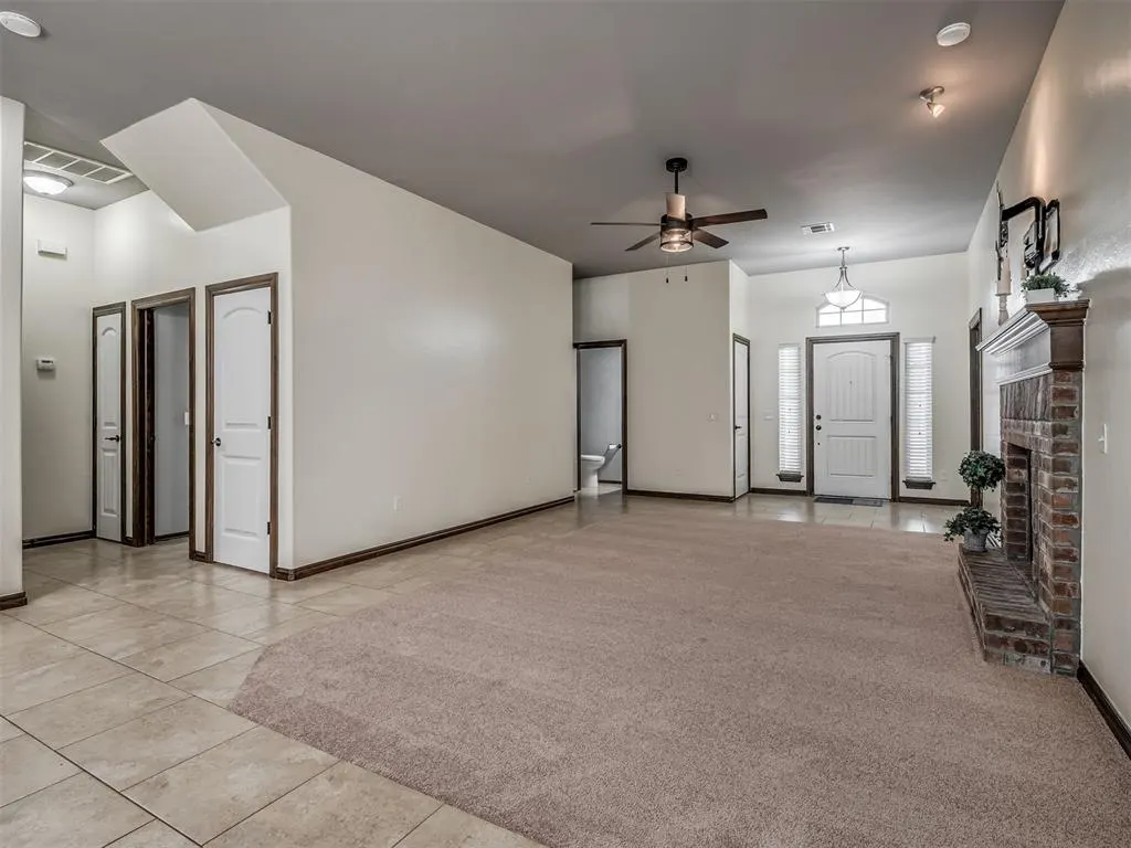 Photo 11 — 4017 Acoma Drive, Moore, OK 73160