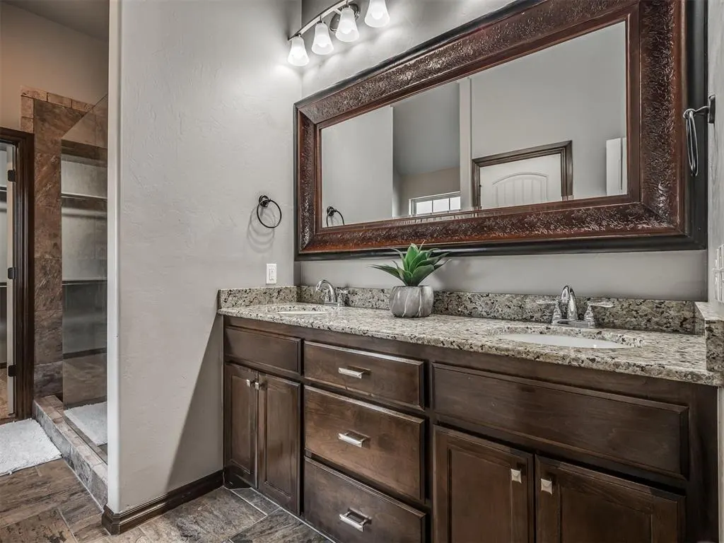 Photo 13 — 4017 Acoma Drive, Moore, OK 73160