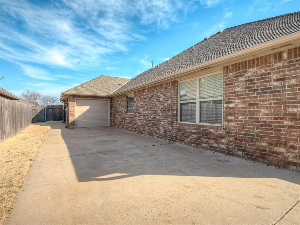 Photo 34 — 4017 Acoma Drive, Moore, OK 73160