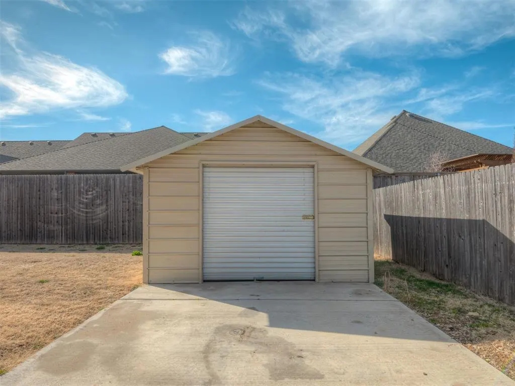 Photo 35 — 4017 Acoma Drive, Moore, OK 73160