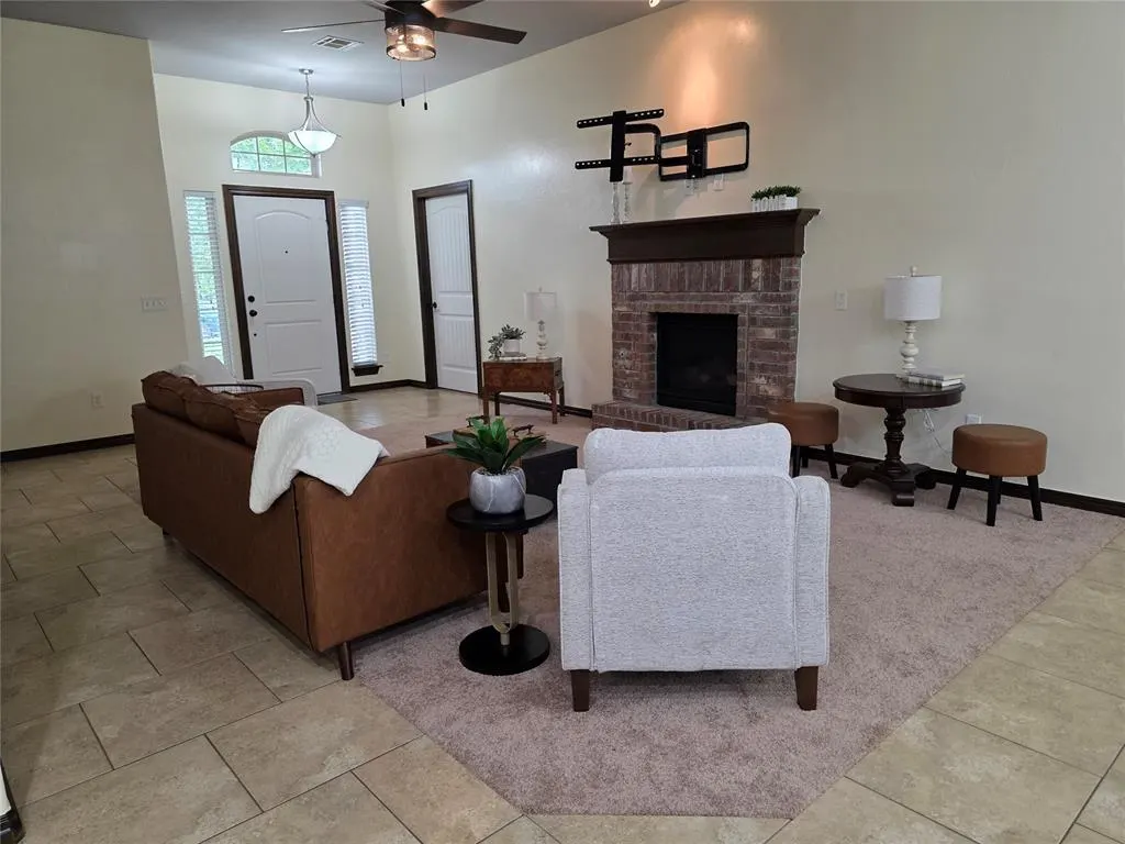 Photo 8 — 4017 Acoma Drive, Moore, OK 73160