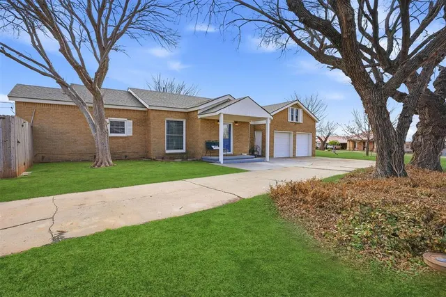Photo 7 — 514 N 5th Street, Sayre, OK 73662