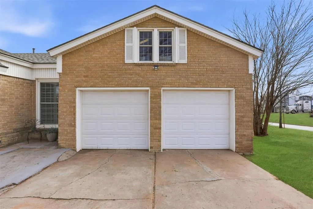 Photo 9 — 514 N 5th Street, Sayre, OK 73662