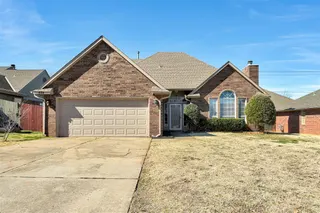Sold home at 321 Albany Drive
