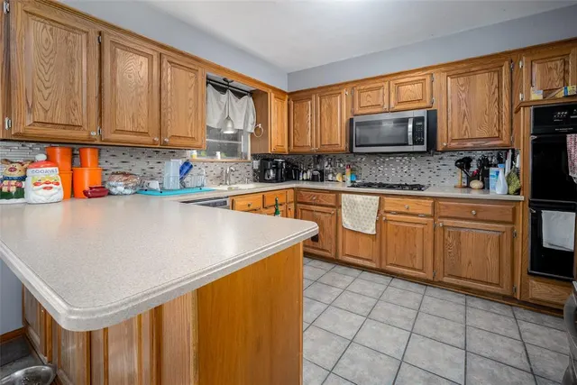 Photo 8 — 6404 Brentford Terrace, Oklahoma City, OK 73132