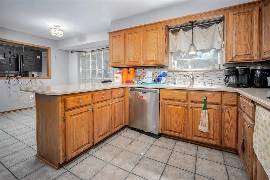Photo 9 — 6404 Brentford Terrace, Oklahoma City, OK 73132
