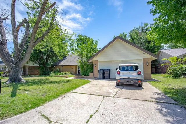 Photo 2 — 6404 Brentford Terrace, Oklahoma City, OK 73132