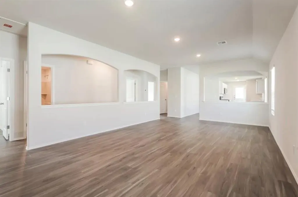 Photo 4 — 2003 Malus Way, El Reno, OK 73036
