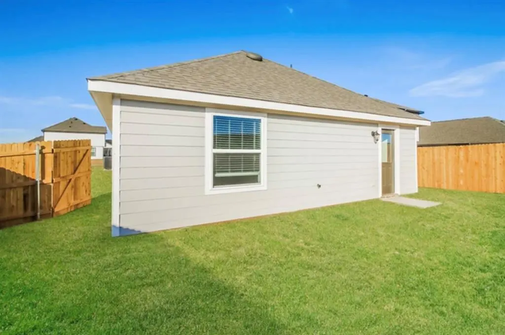Photo 11 — 2003 Malus Way, El Reno, OK 73036