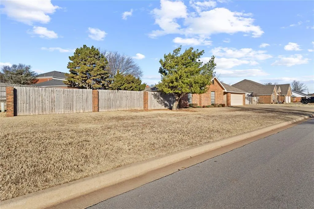 Photo 4 — 1901 N Lark Terrace, Weatherford, OK 73096