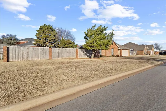 Photo 4 — 1901 N Lark Terrace, Weatherford, OK 73096
