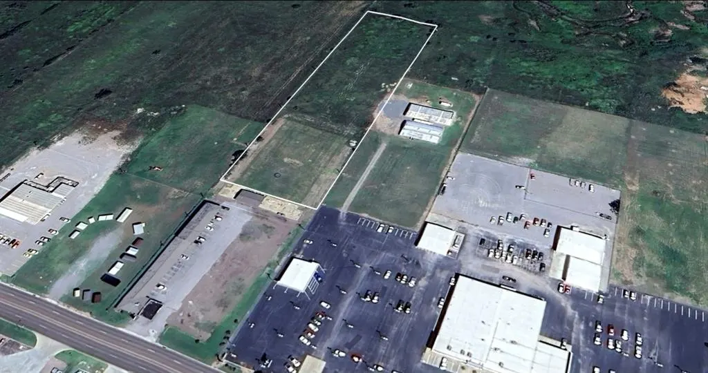 Photo 3 — 2117 E Broadway Street, Altus, OK 73521
