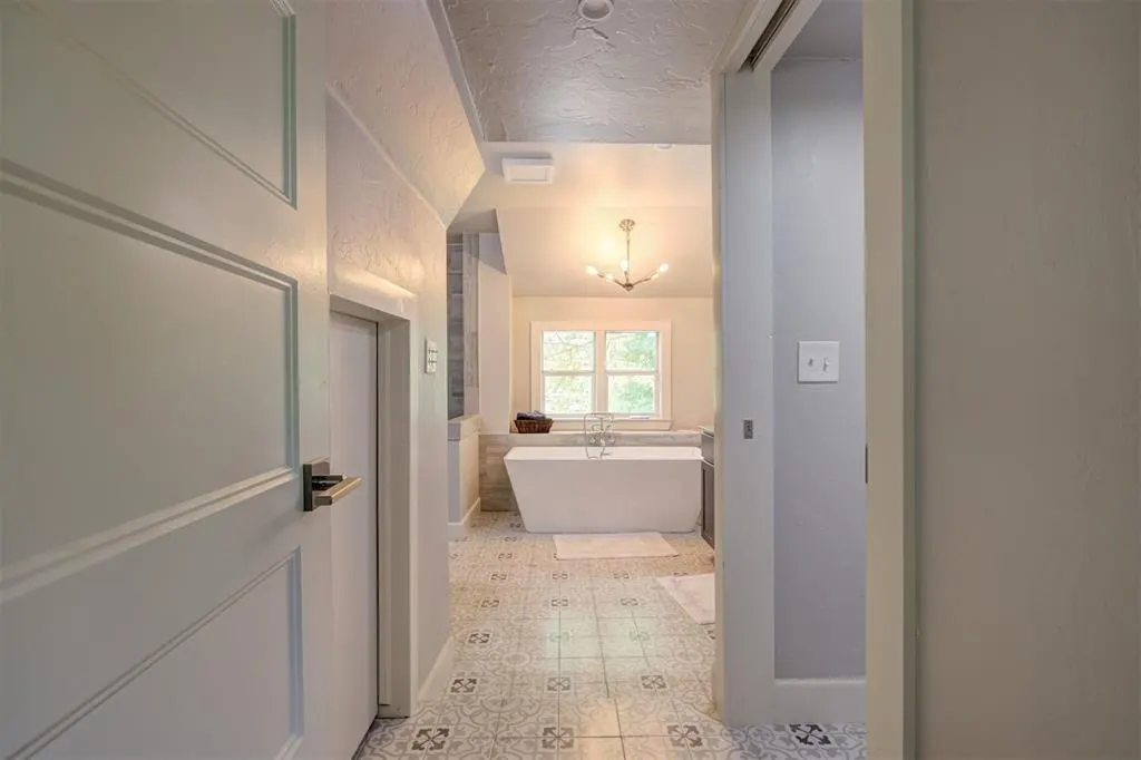 Photo 28 — 922 NW 19th Street, Oklahoma City, OK 73106