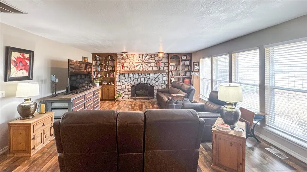 Photo 6 — 11501 Carriage Drive, Yukon, OK 73099