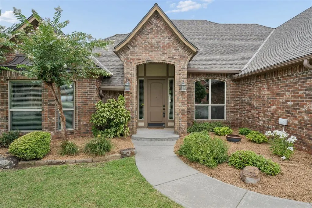 Front exterior — 2712 Belmont Drive, Norman, OK 73072