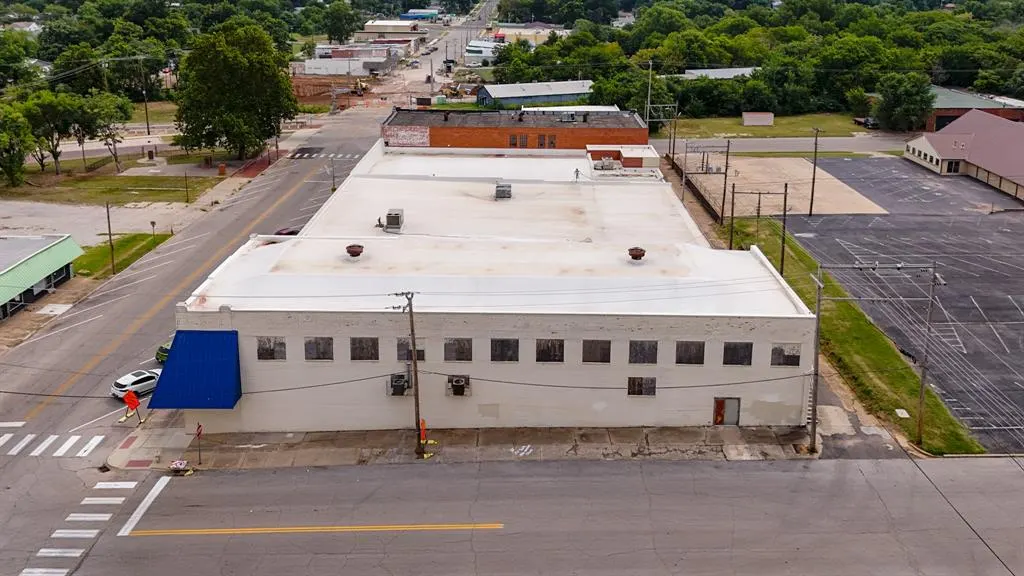 Photo 4 — 501 E Main Street, Shawnee, OK 74801