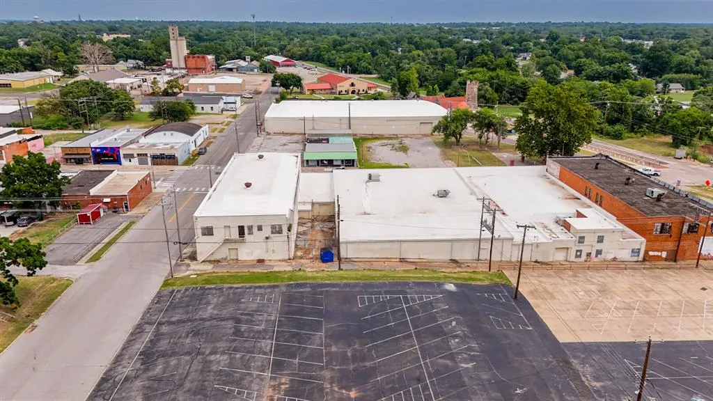 Photo 5 — 501 E Main Street, Shawnee, OK 74801
