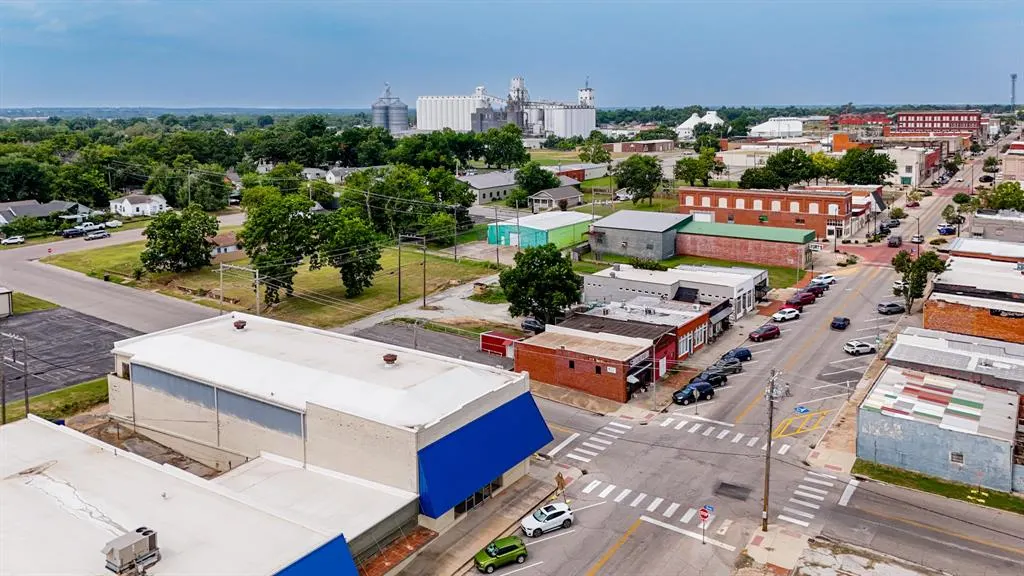 Photo 7 — 501 E Main Street, Shawnee, OK 74801