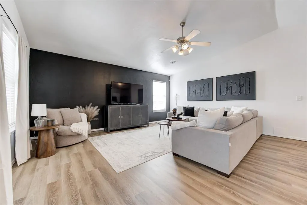 Photo 7 — 9421 Checkerbloom Drive, Oklahoma City, OK 73165
