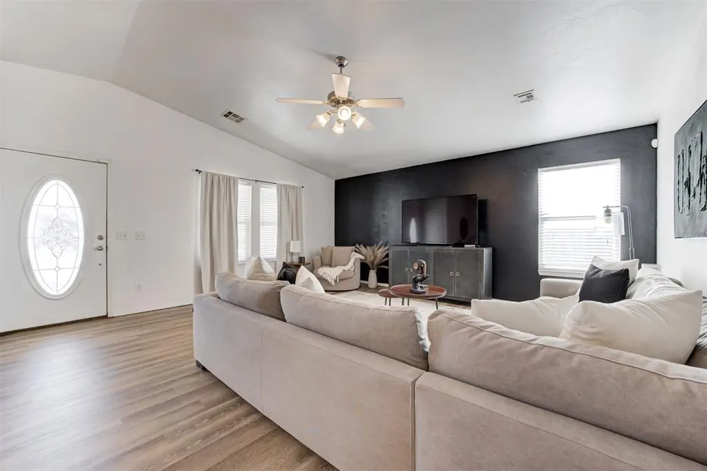 Photo 8 — 9421 Checkerbloom Drive, Oklahoma City, OK 73165