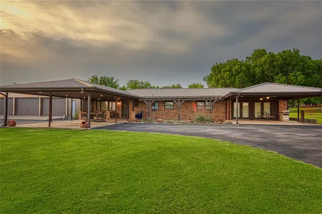 Photo 4 — 21303 E 990 Road, Foss Lake, OK 73647